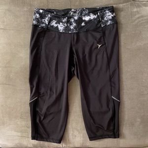 Old Navy Active Capri Leggings, L